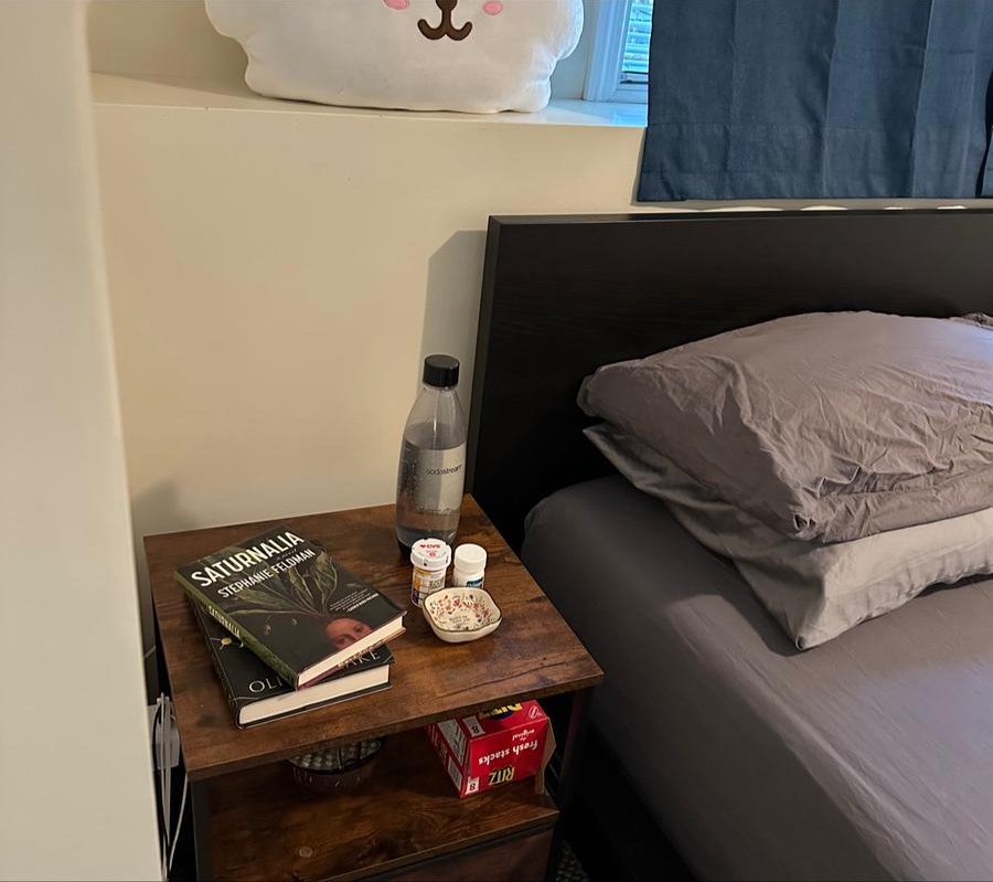 Bedroom detail clean — after cleaning